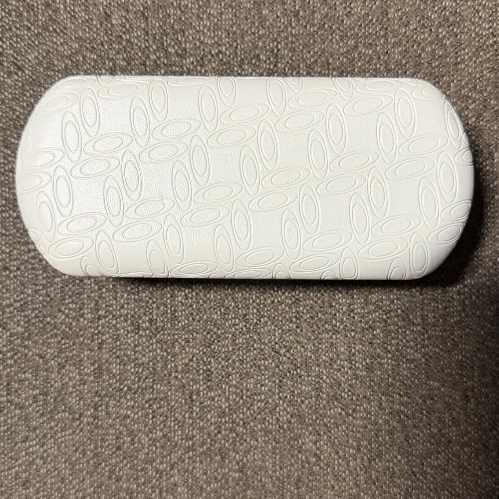 Oakley Sunglasses Hard Case. Excellent condition. Never used.